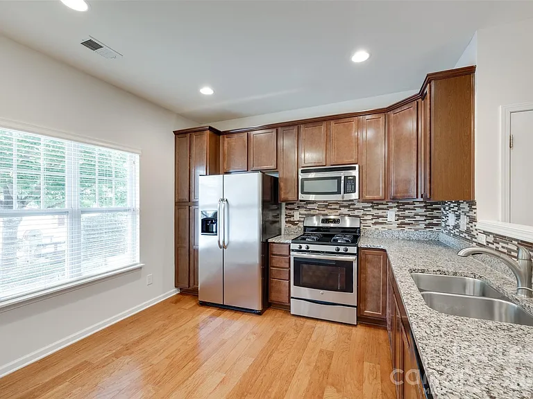1430 Harpers Inlet Dr — Photo 4