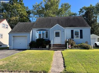 64 Alberta Dr, Saddle Brook, NJ 07663