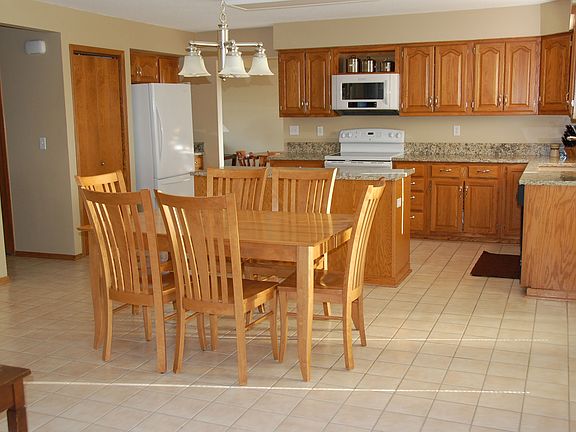 Eat-in Kitchen