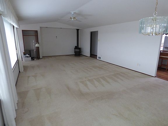 2nd image of 942 Karen Ann Dr