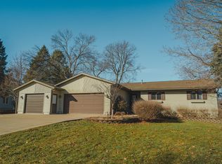 2575 Golf View Rd, Decorah, IA 52101