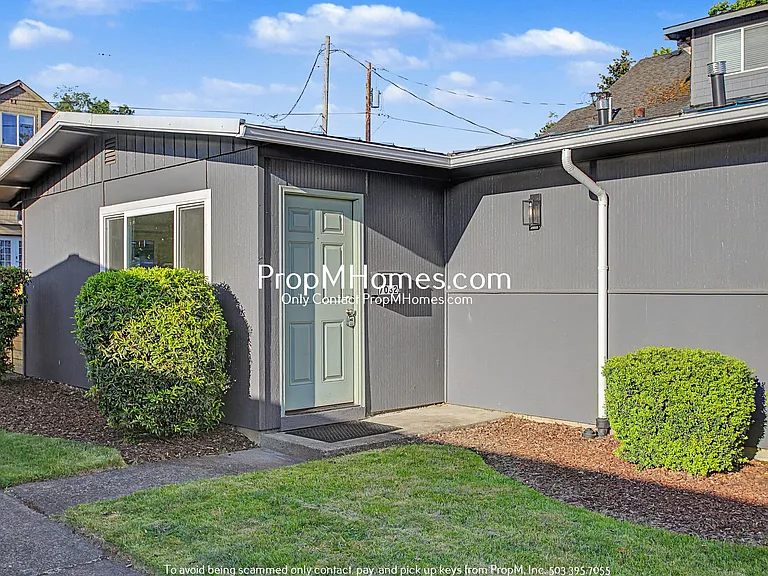 7032 N Burlington Ave — Photo 1