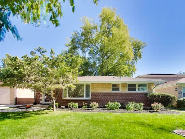 8631 Central Park Ave, Skokie, IL 60076