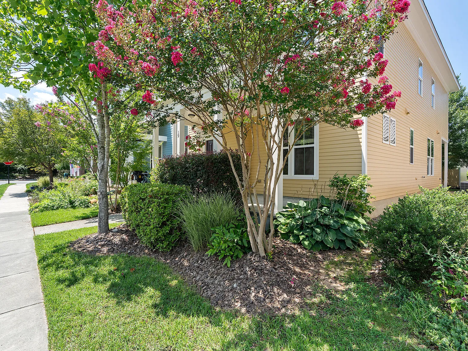 3 bed, 2.5 bath, $2,880 — Photo 2