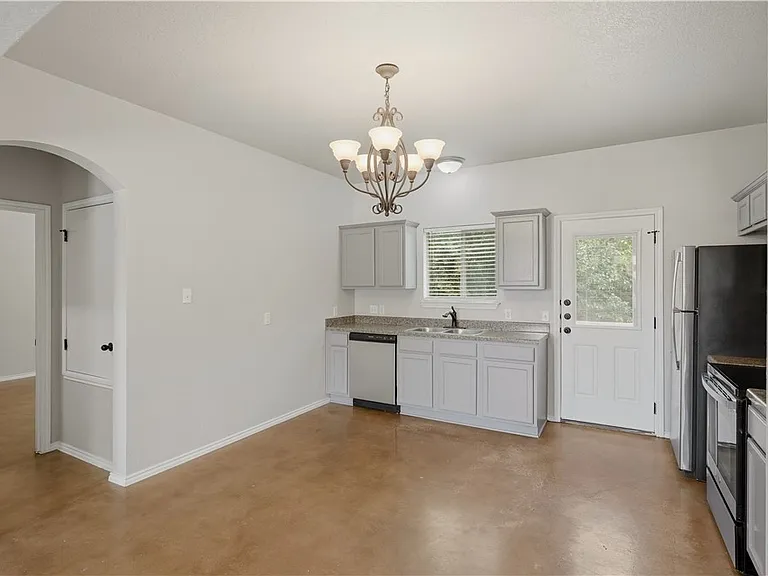 193 Rosedale Ave — Photo 9
