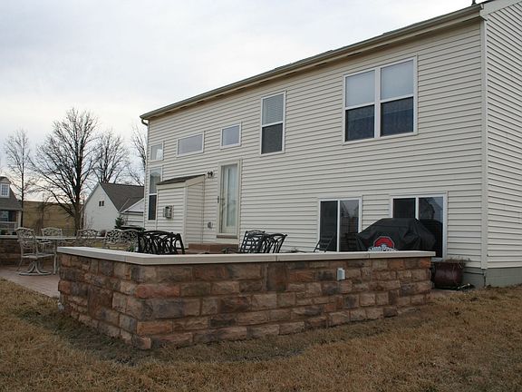 Large custom patio w/stamped concrete