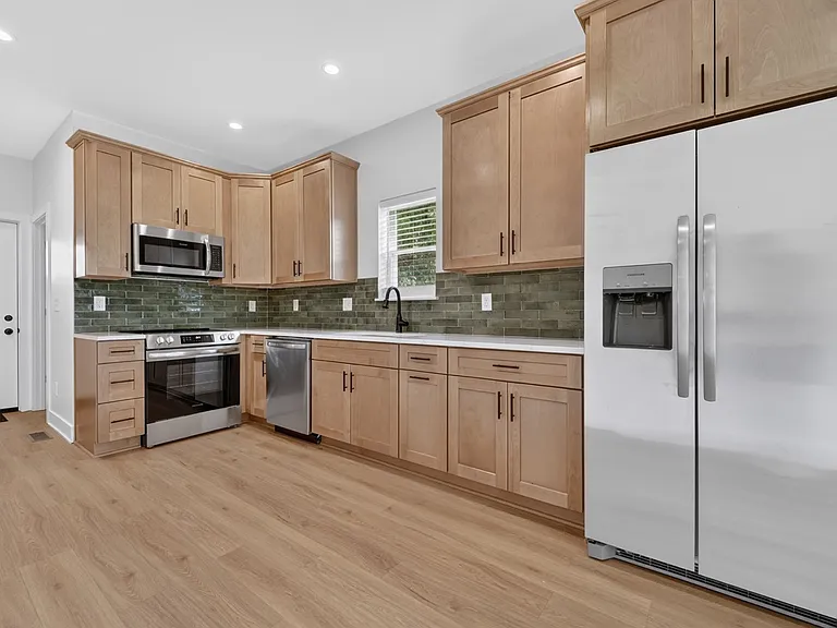 2437 Guilford Ave — Photo 10