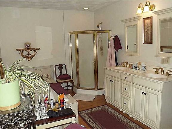 5th image of 4 Green Valley Dr