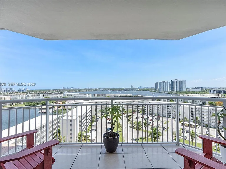 18031 Biscayne Blvd #1401 — Photo 37