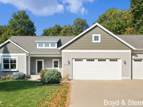 3751 Hillside Dr, Hudsonville, MI 49426