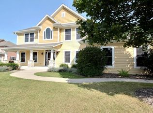 1859 River Lakes Rd S, Oconomowoc, WI 53066