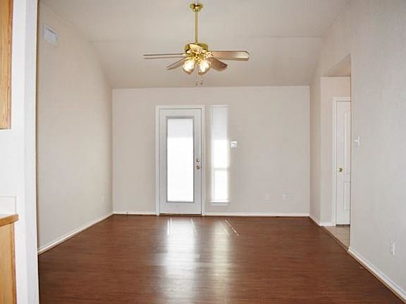 4th image of 752 Stribling Cir