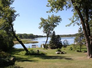 W378S3571 Lake Dr, Dousman, WI 53118