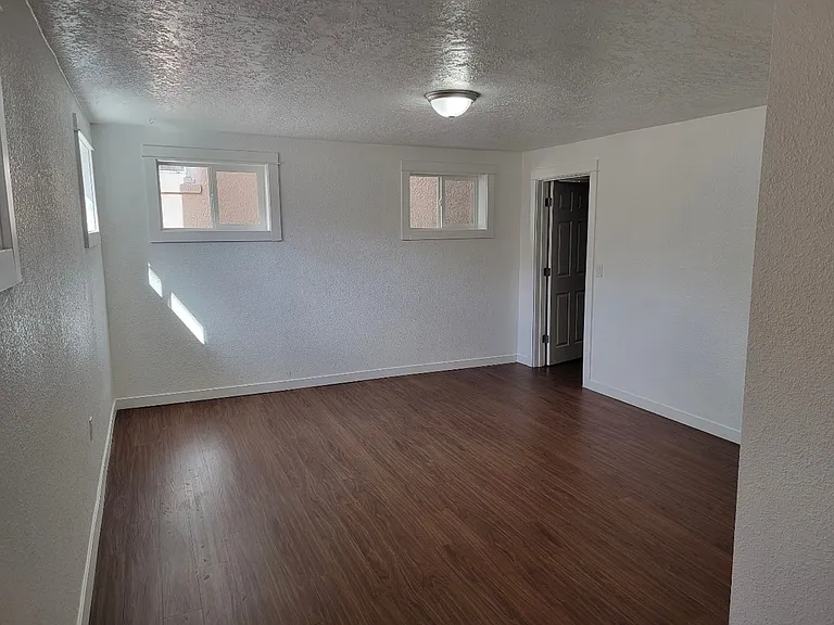 Avondale Apartments — Photo 12