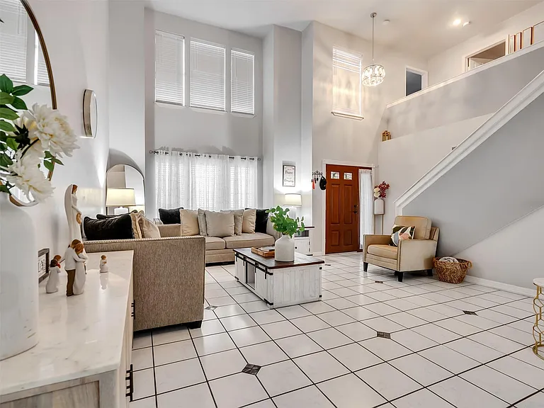 10027 Glenkirk Dr — Photo 4