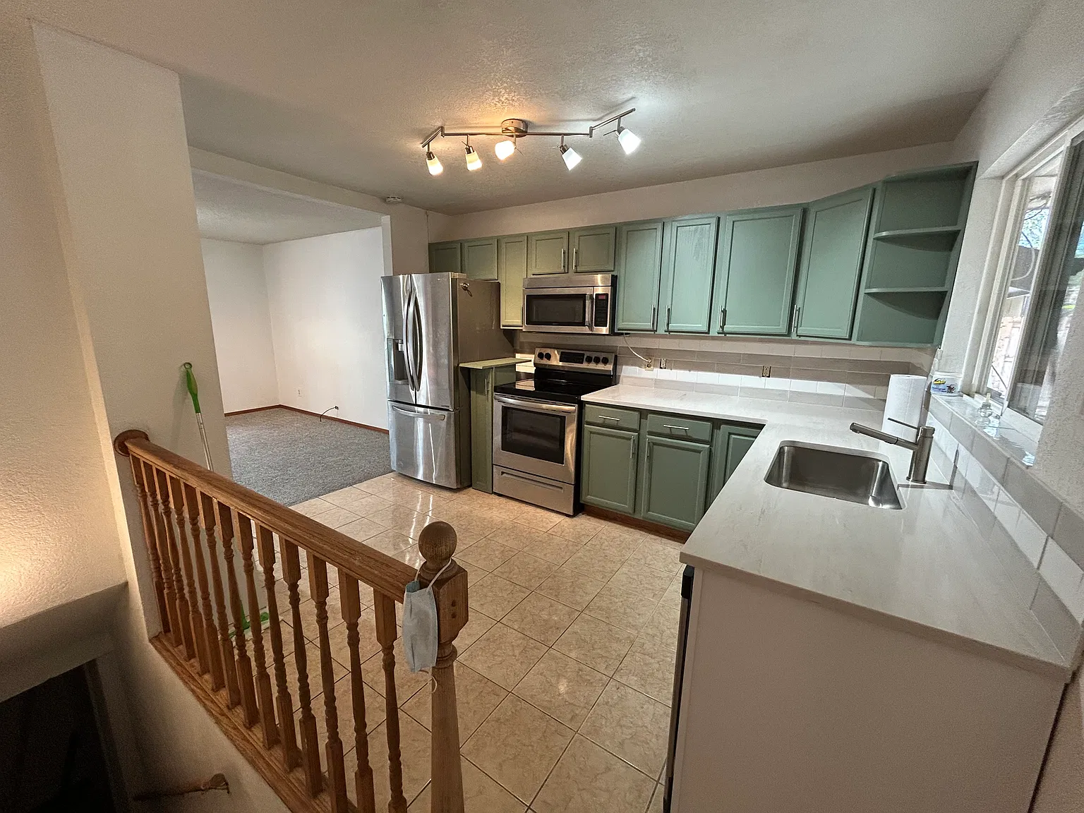 5 bed, 2163 sqft, $3,000 — Photo 4
