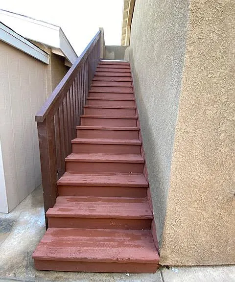 Upstairs entry