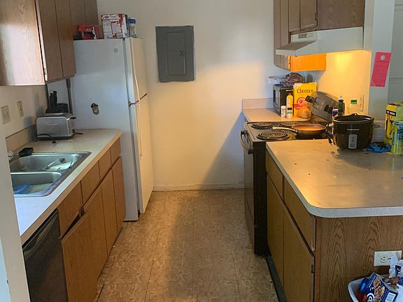 5th image of 160 Stoddard Ave
