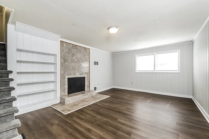 1538 Abbey Ct — Photo 9