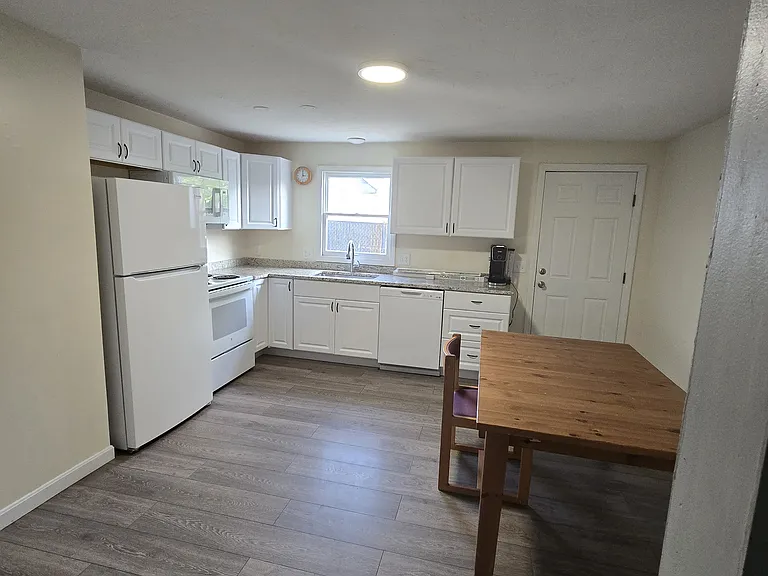 157 3rd St #3 — Photo 4
