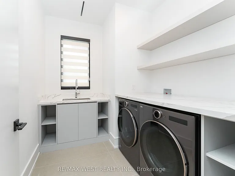 510 Wellington Cres — Photo 40