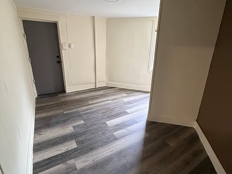 1156 E Broad St #1 — Photo 5