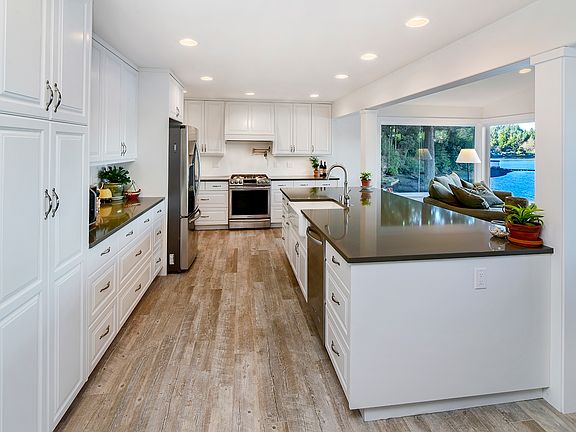 5th image of 948 Lower Oyster Bay Dr