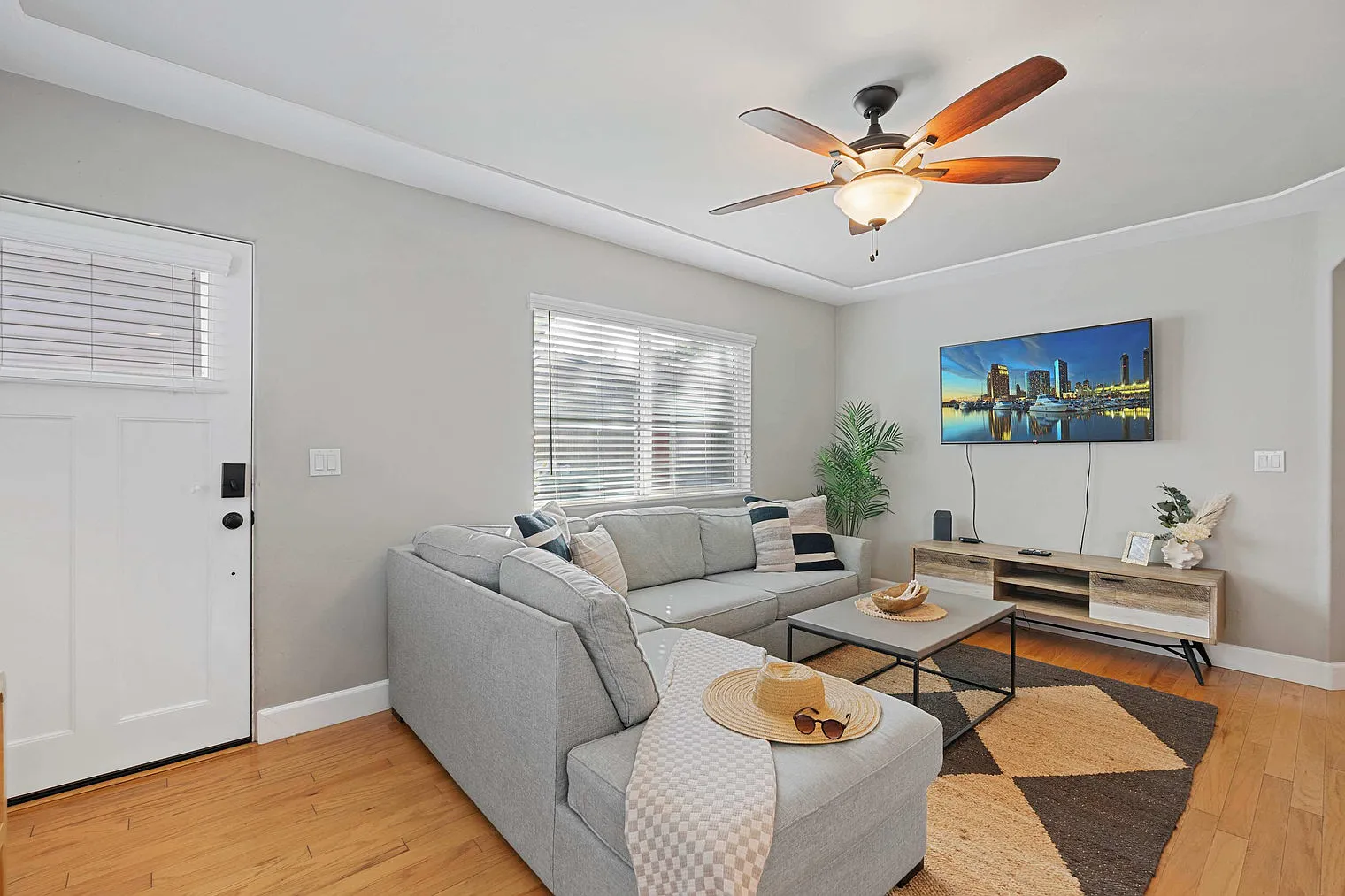 2 bed, 1.0 bath, 505 sqft, $5,827 — Photo 4