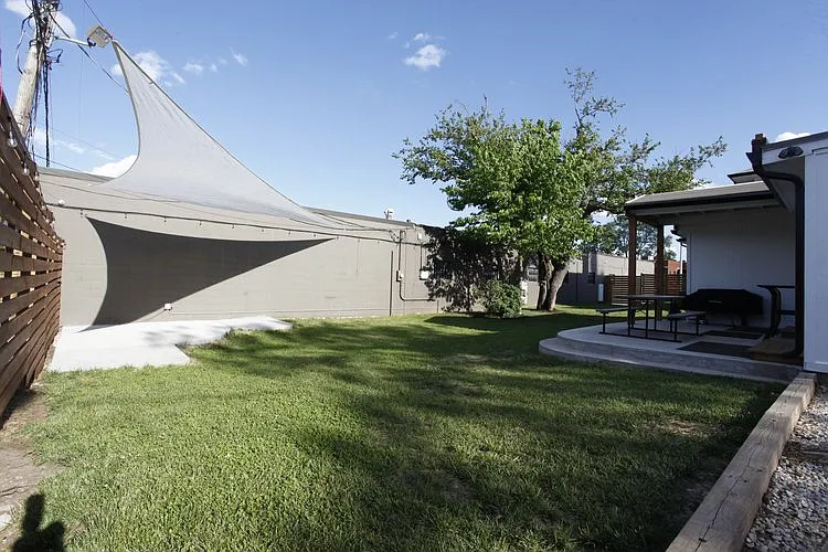 6 bed, $5,500 — Photo 4