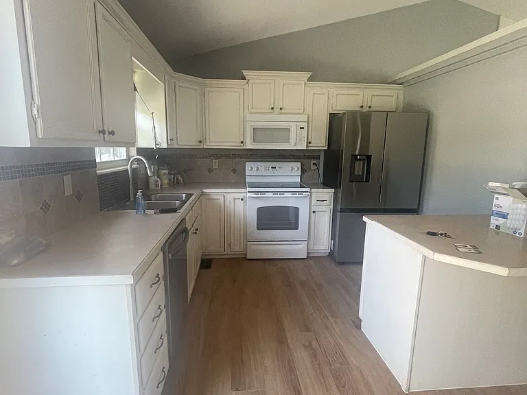 2248 N Horseshoe Cir — Photo 3
