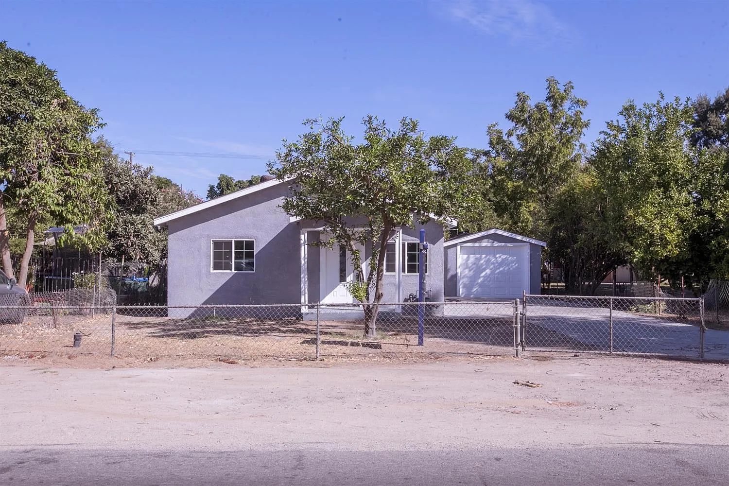 423 Imperial Ave photo 1