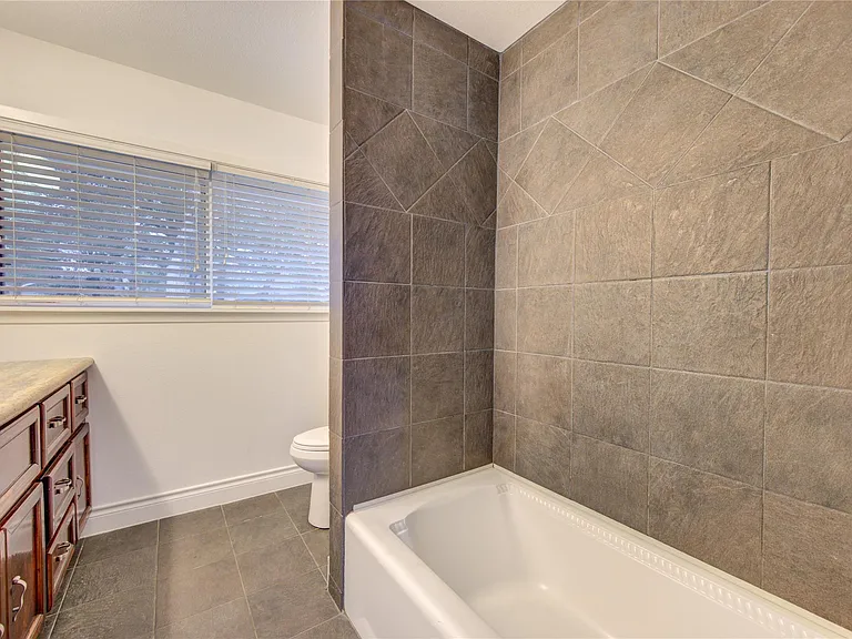 8439 Westview Dr — Photo 16
