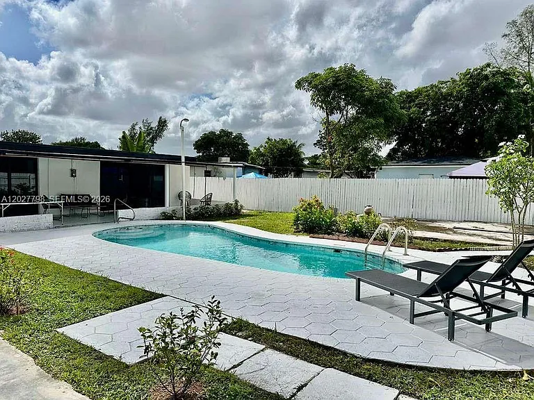 415 NW 133rd St — Photo 41