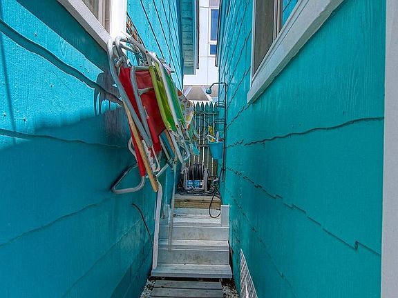 4th image of 304 Bay Blvd Unit A