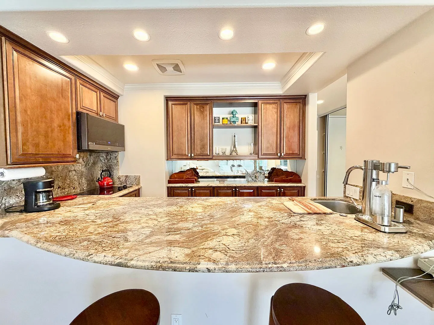 Available Now! Gorgeous Furnished Studio Apartment In Palm Desert! — Photo 4