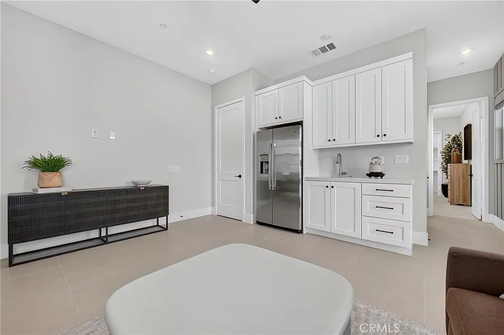 5 bed, 7.0 bath, 5458 sqft, $12,000 — Photo 4