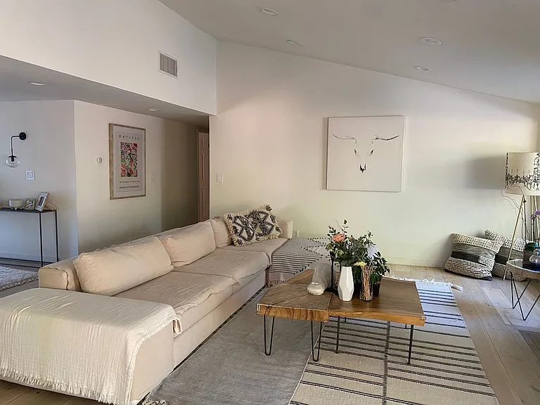 5816 Comanche Ave — Photo 6