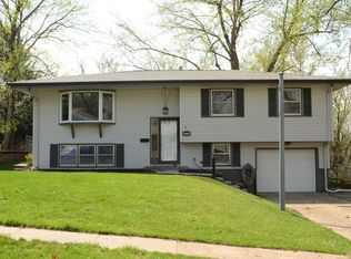 9715 Grand Ave, Omaha, NE 68134