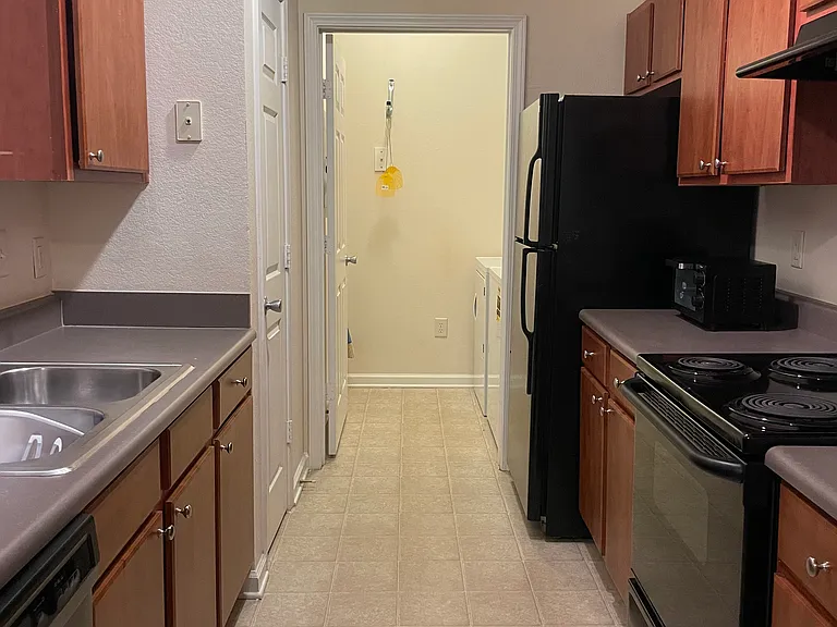 500 Vista Lake Dr #4 — Photo 4