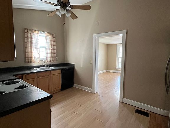 3rd image of 4604 Illinois Ave #B