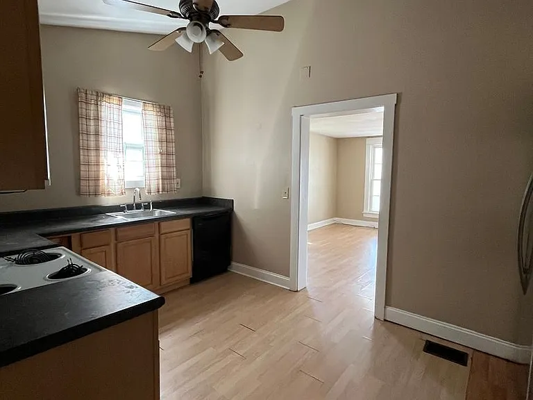 4604 Illinois Ave #B — Photo 3