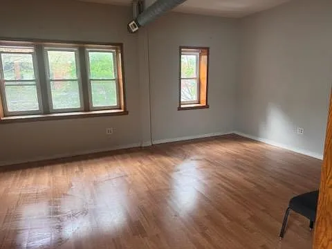 Building Photo - 4605 S Hermitage Ave #2