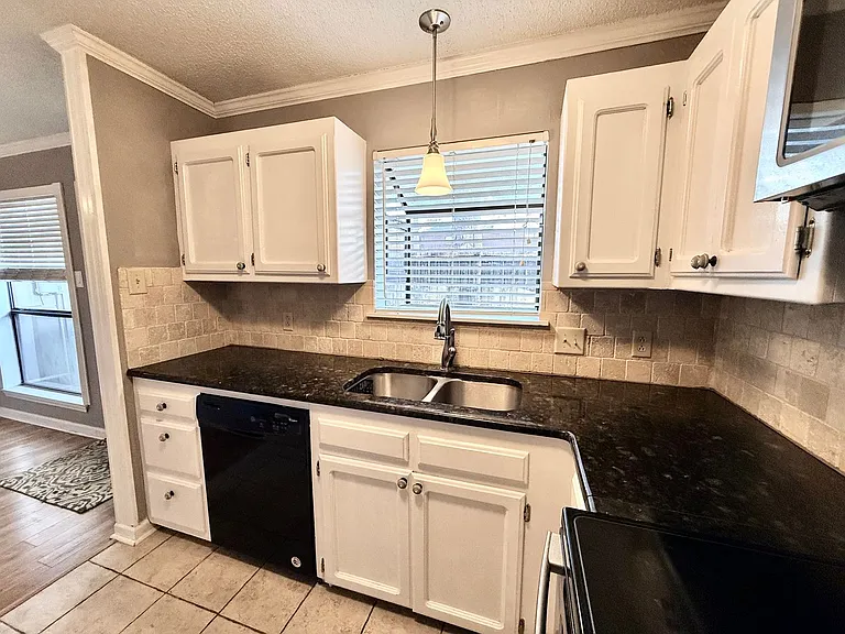 955 Ridgepoint Ct — Photo 10