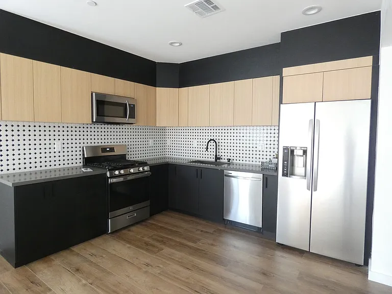 6034 Craner Ave — Photo 14