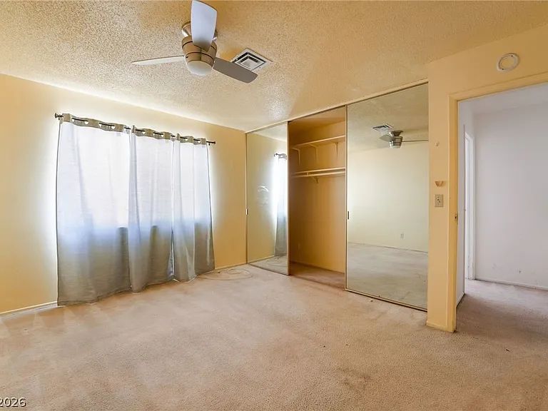 2102 E Russell Rd — Photo 23