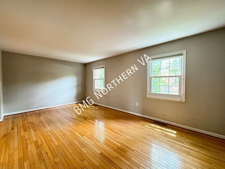 566 Windover Ave NW — Photo 3