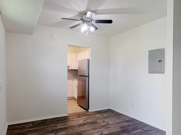 Woodacres Apartment Homes — Photo 13