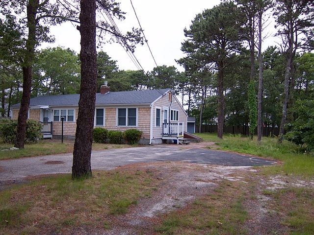 1st image of 208 Cranberry Ln