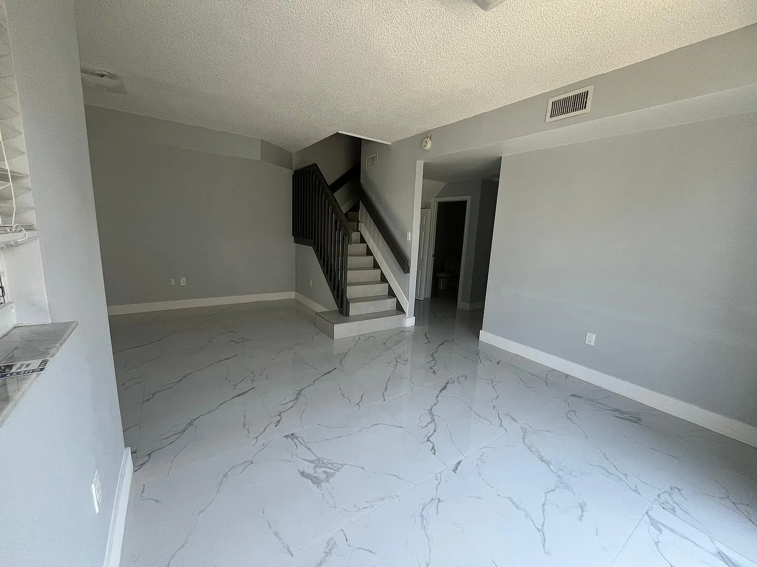 3 bed, 2.5 bath, 1320 sqft, $2,800 — Photo 3