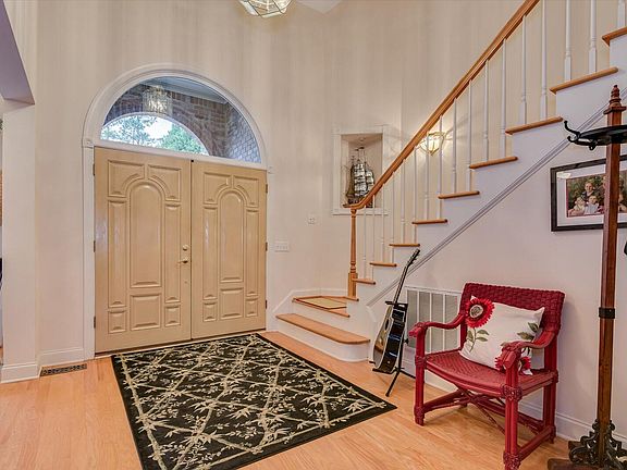 4th image of 445 Spalding Lake Cir